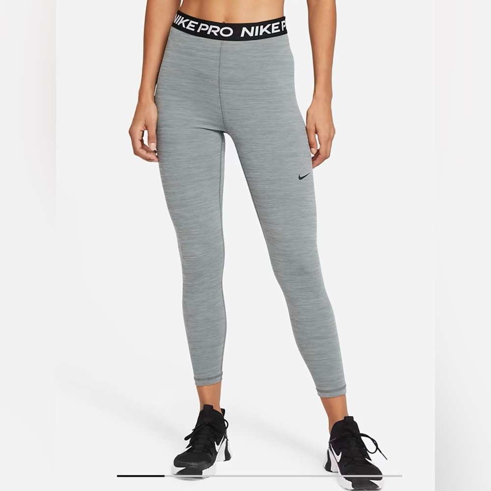 New with tags. Nike Pro 365Women's High-Waisted 7/8 fabric